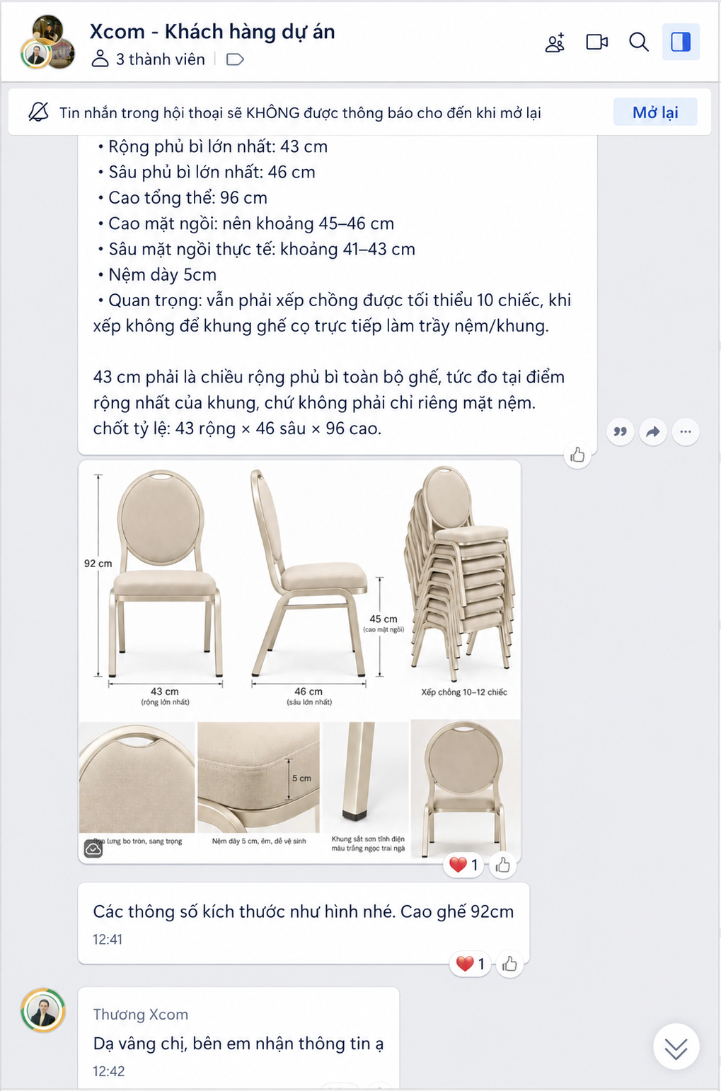 Ảnh trao đổi brief thực tế về ghế tiệc Custom với kích thước và yêu cầu xếp chồng