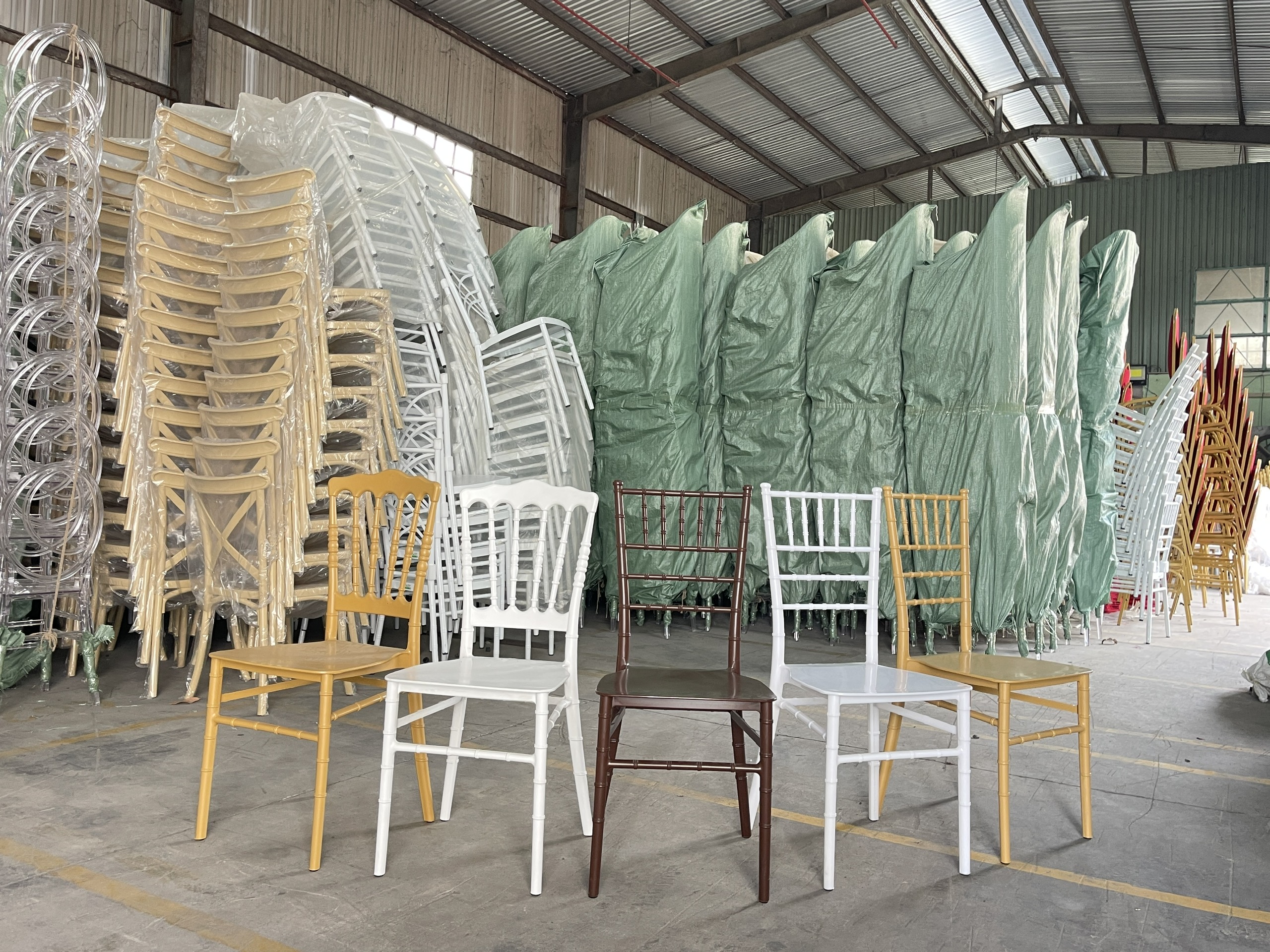 ghe-tiec-cuoi-nhua-tiffany-napoleon-nhua-duc-da-mau-sac-xcom