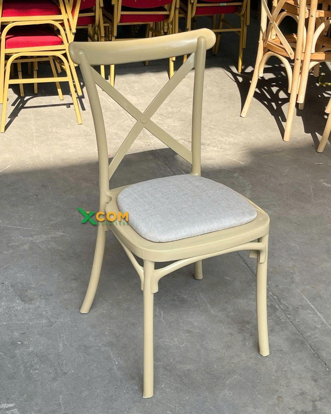 Ghế Crossback Kem kèm theo nệm rời 