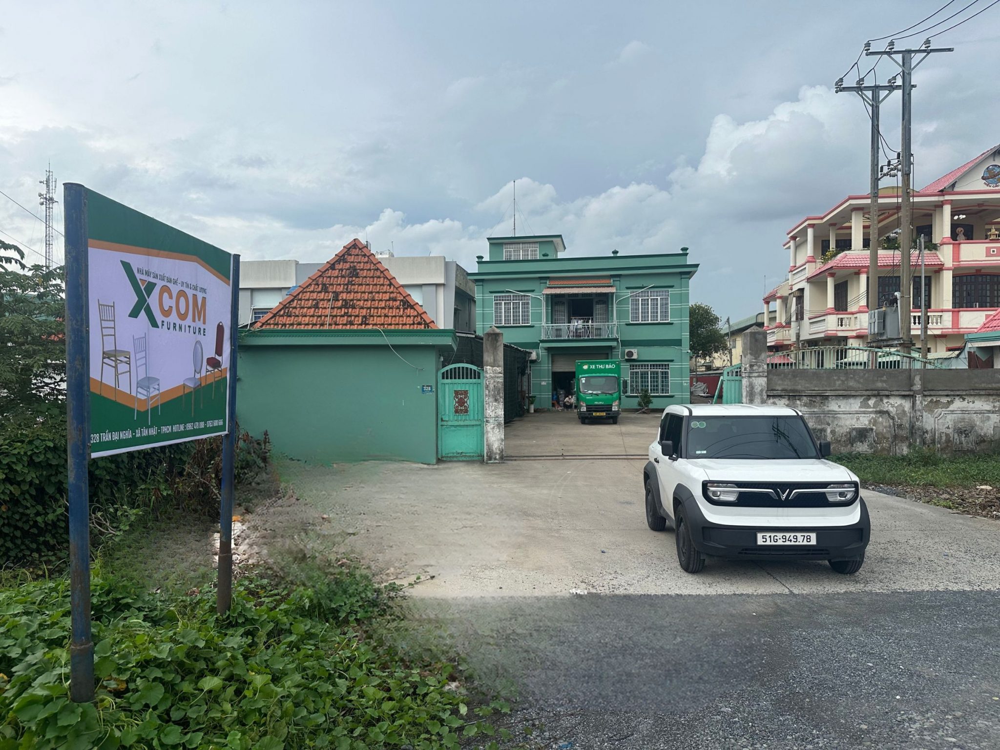 Không gian nhà máy và kho ghế tại XCOM