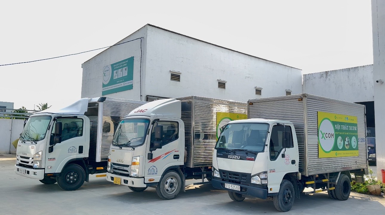 Những chiếc xe tải của Nội Thất Xcom luôn sẵn sàng để giao hàng