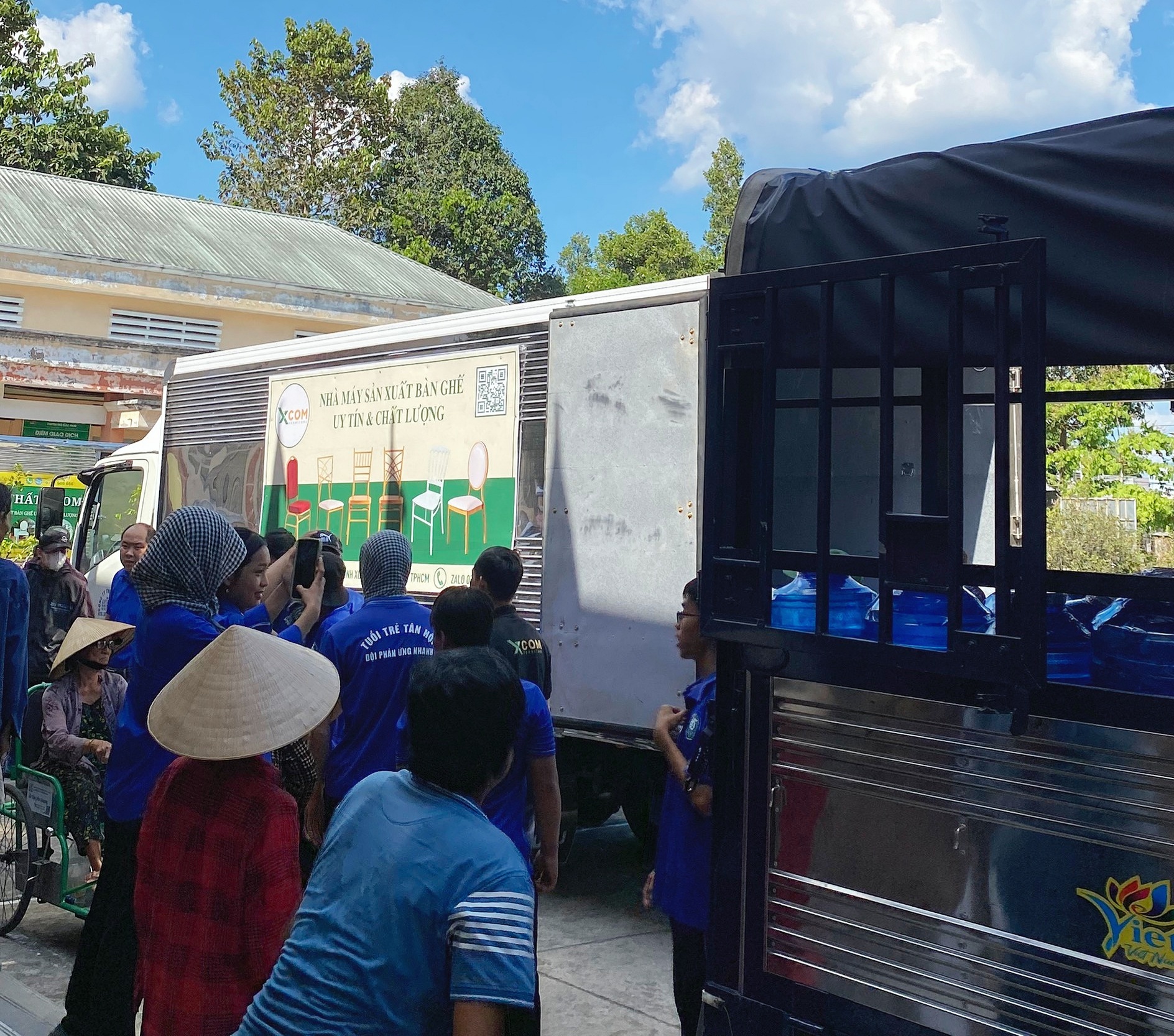 Nội thất Xcom chung tay trao nước ngọt hỗ trợ người dân vùng hạn mặn tại Bến Tre