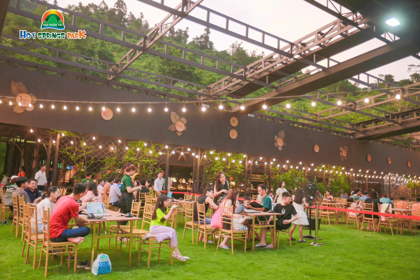Công Viên Suối Khoáng Nóng Núi Thần Tài 4