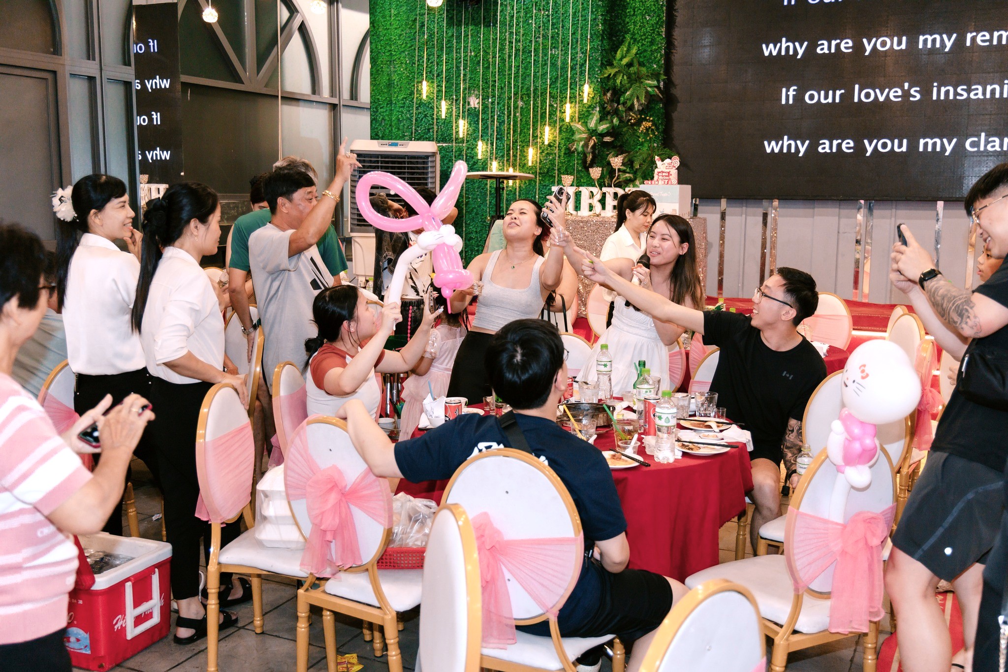 Ghe Louis V Cao Cap Nha Hang Phung Vu Tan Phu TPHCM 2