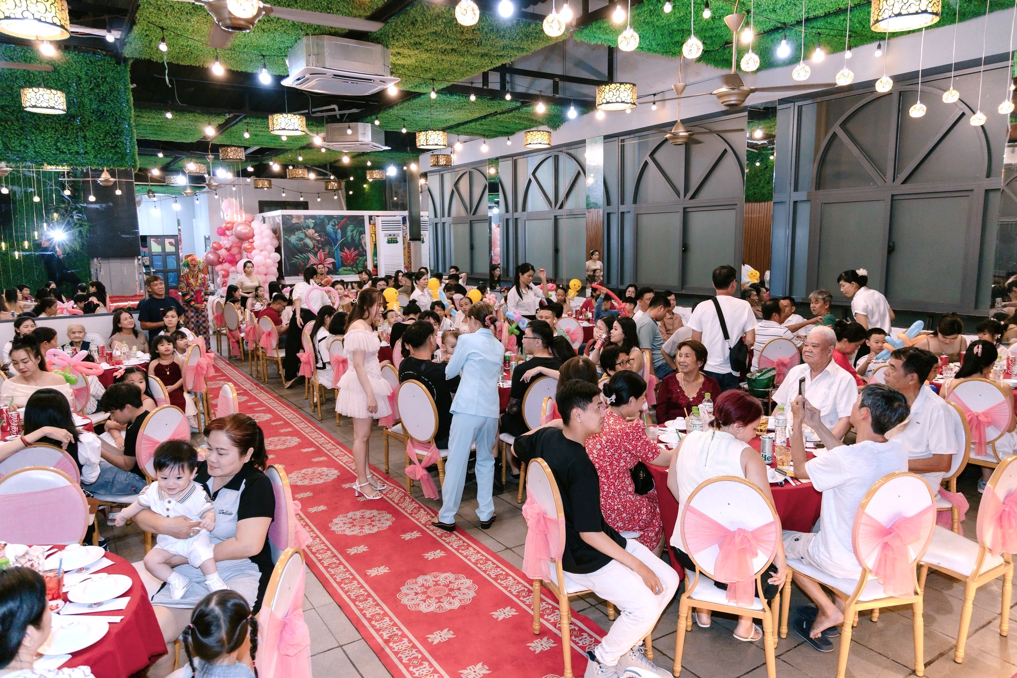 Ghe Louis V Cao Cap Nha Hang Phung Vu Tan Phu TPHCM 3