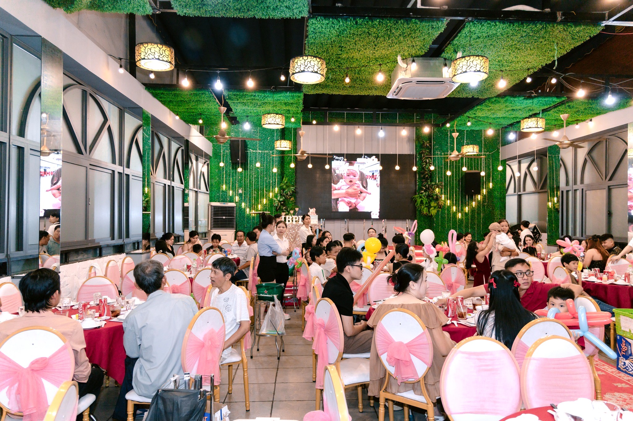 Ghe Louis V Cao Cap Nha Hang Phung Vu Tan Phu TPHCM 6