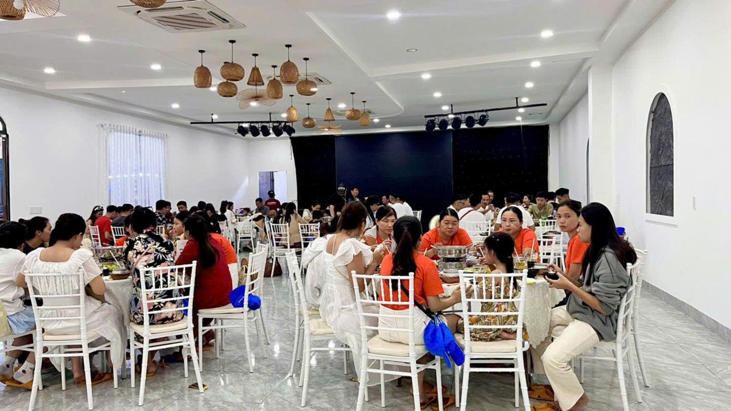 Ghe Tiffany nhua Tai Oxy Garden Phan Rang 3