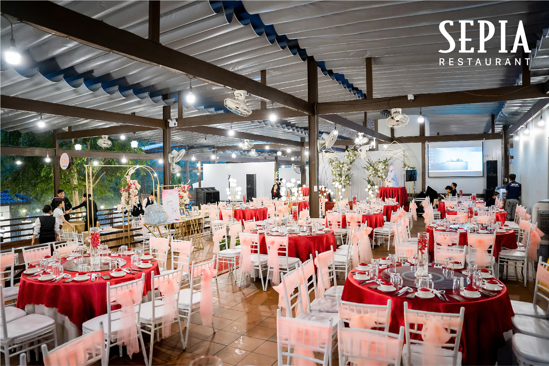 Ghe Tiffany sat tai Nha hang hai san Sepia Thu Duc 6