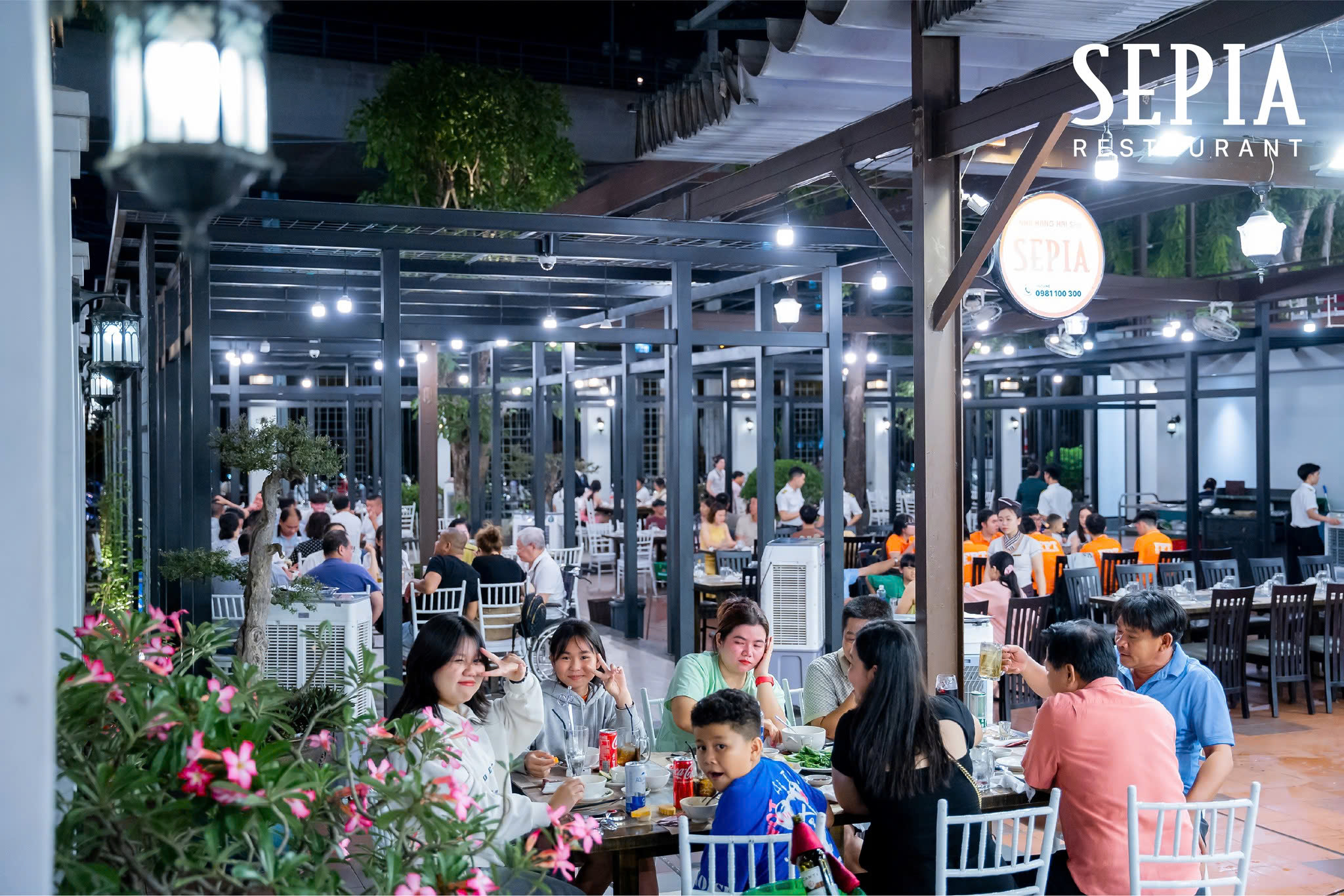 Ghe Tiffany sat tai Nha hang hai san Sepia Thu Duc