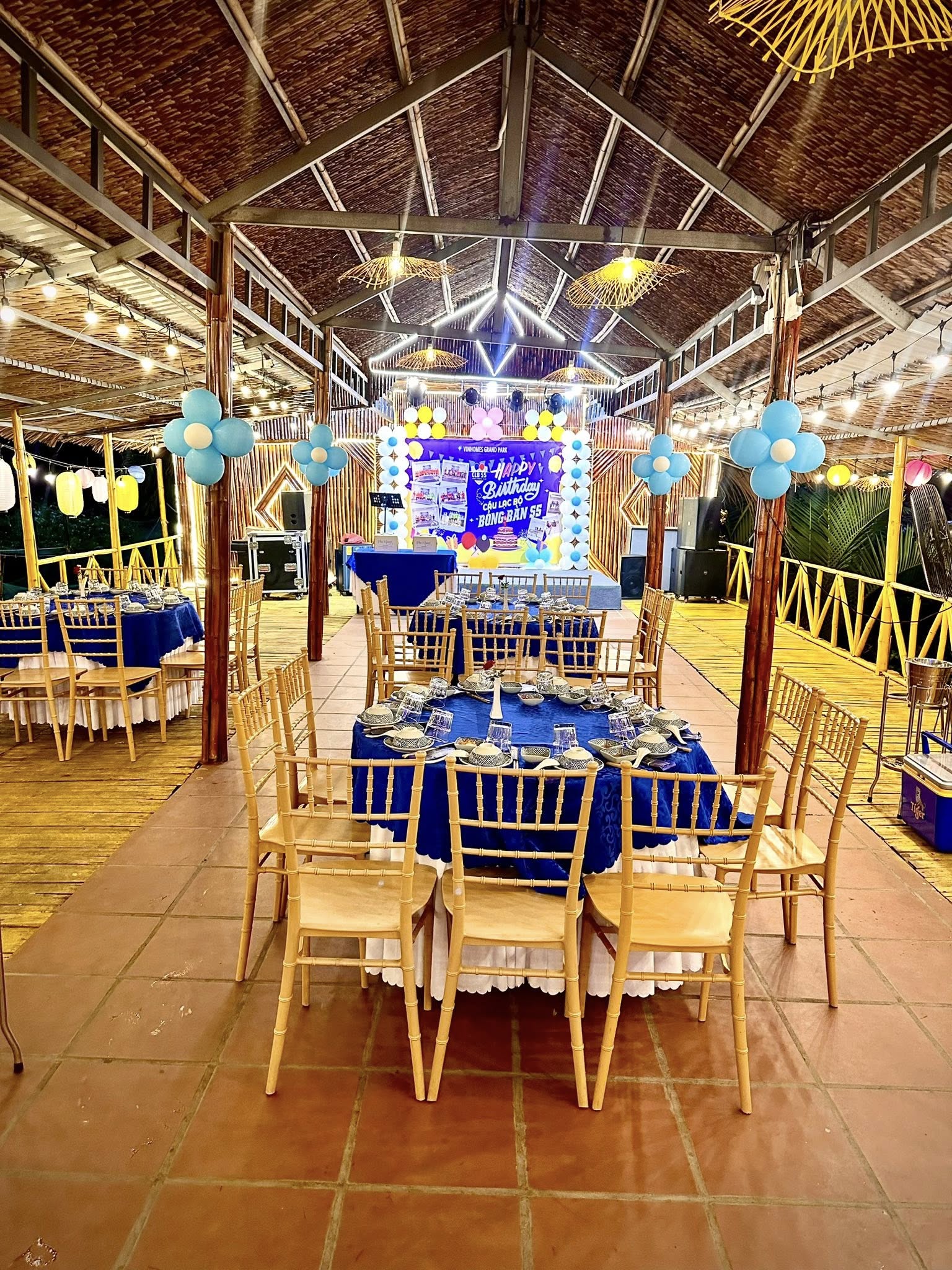 Ghe Tiffany vang dong tai am thuc sin thai a oi Thu duc5