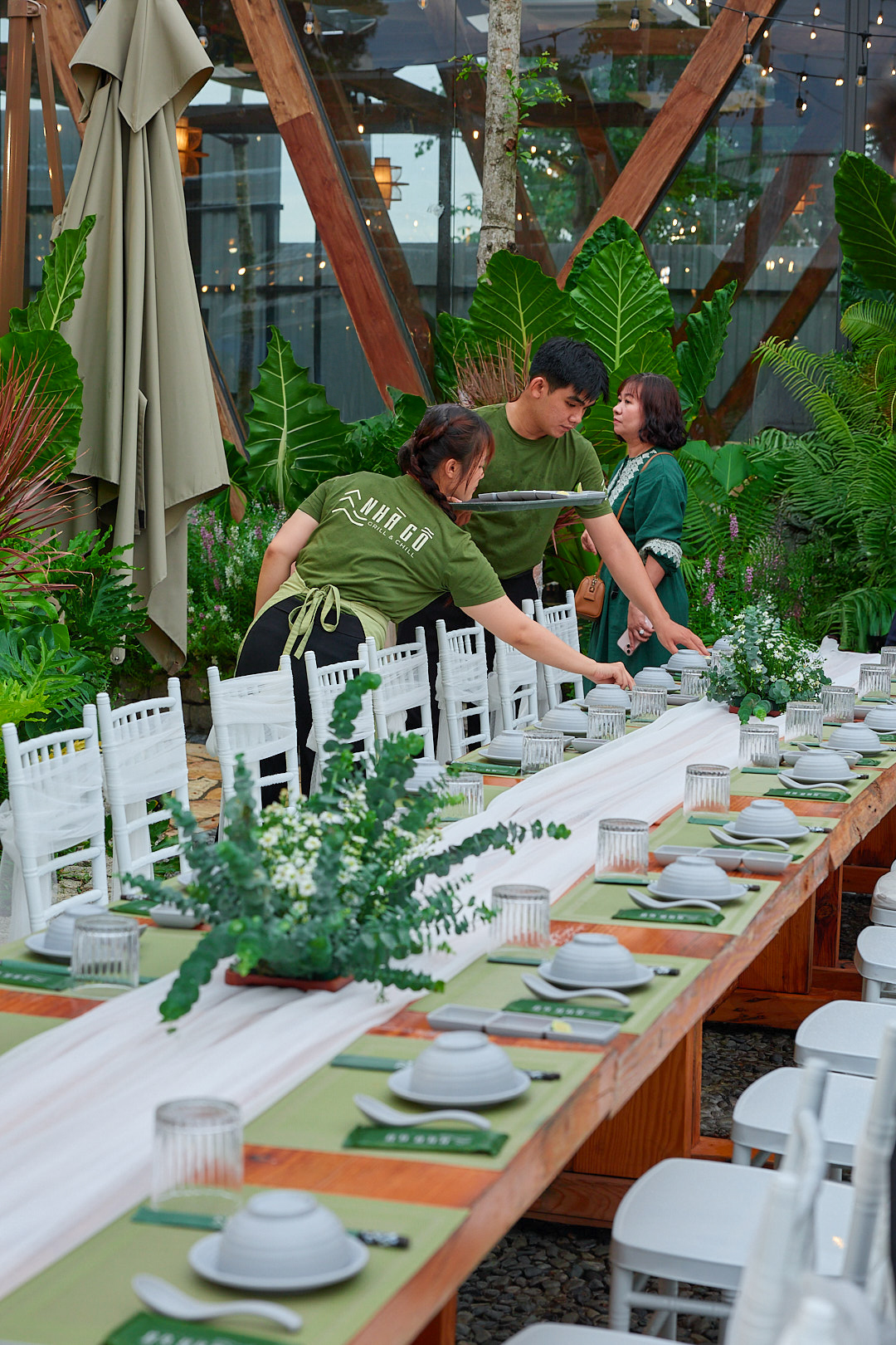 ghe tiffany sat trang NHA GO Grill Chill 3