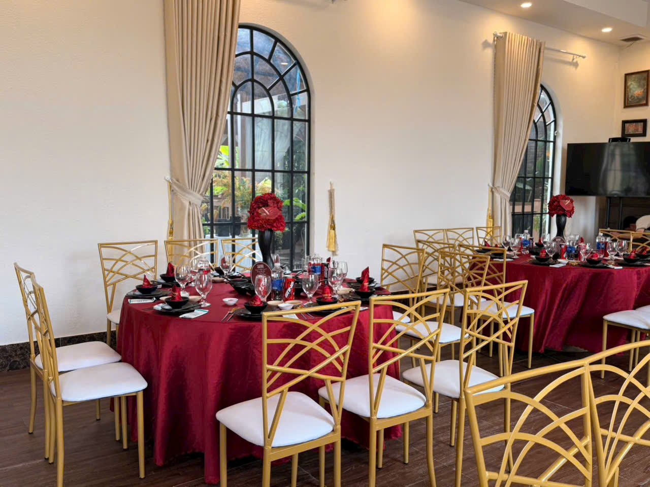 Dự Án The One Restaurant Cà Mau: Cung Cấp 400 Ghế Chameleon Và 50 Bàn Tròn 1m4 | Xcom.vn Quy mô lô hàng 400 ghế và 50 bàn được gia công bởi Xcom