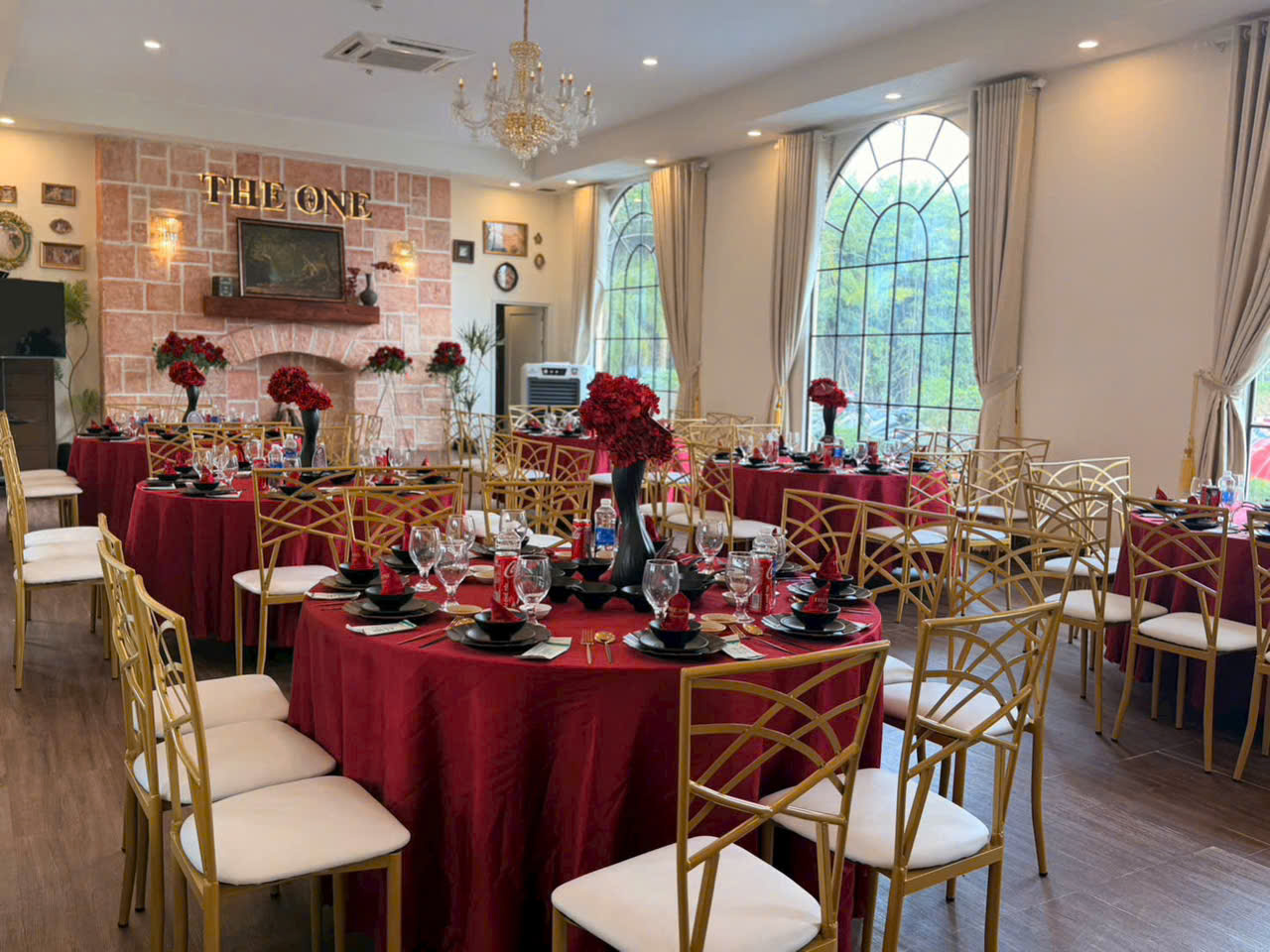 Dự Án The One Restaurant Cà Mau: Cung Cấp 400 Ghế Chameleon Và 50 Bàn Tròn 1m4 | Xcom.vn Dự án cung cấp ghế Chameleon Cà Mau góc chụp 6
