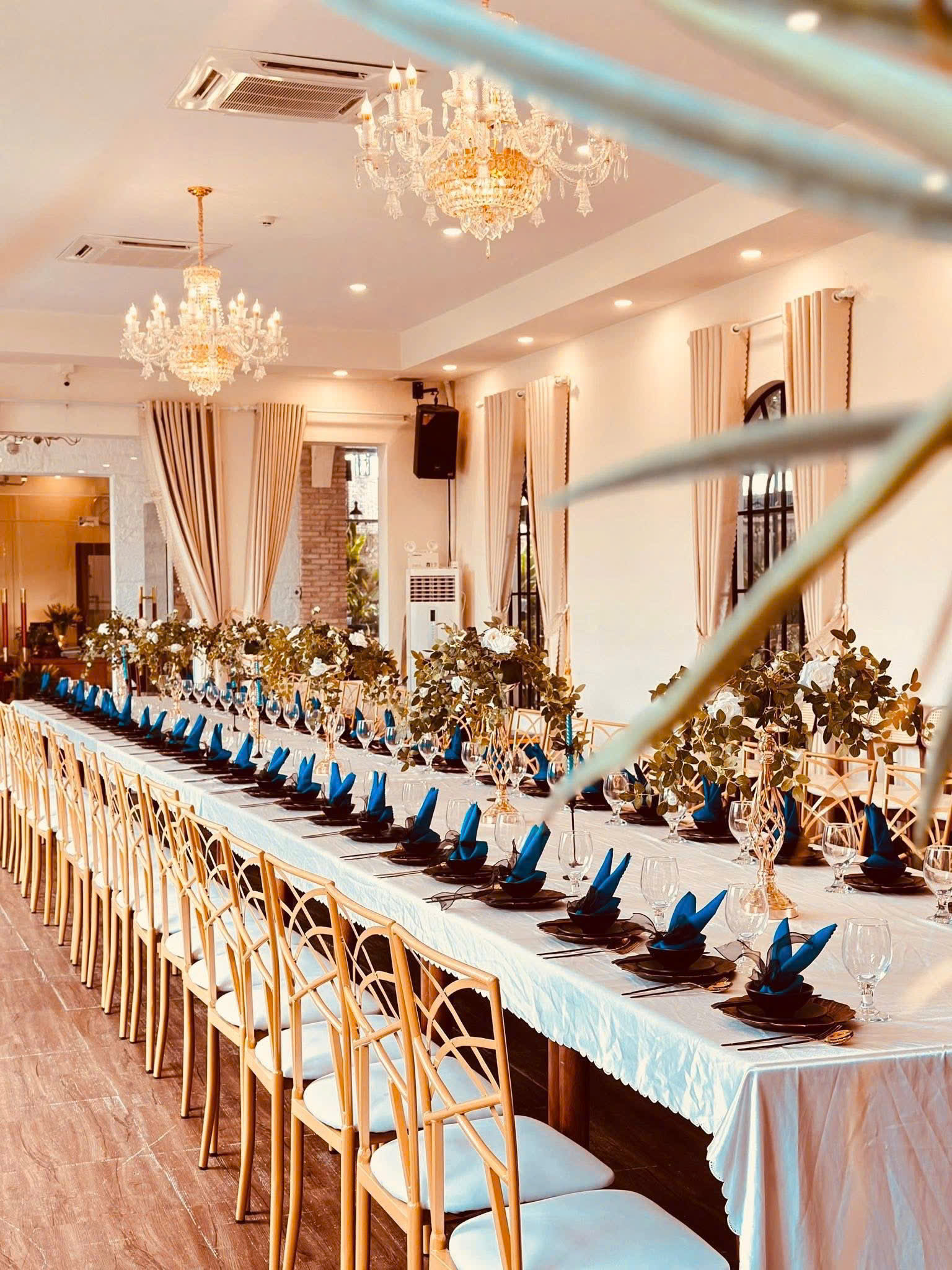 Dự Án The One Restaurant Cà Mau: Cung Cấp 400 Ghế Chameleon Và 50 Bàn Tròn 1m4 | Xcom.vn Dự án cung cấp ghế Chameleon Cà Mau góc chụp 11