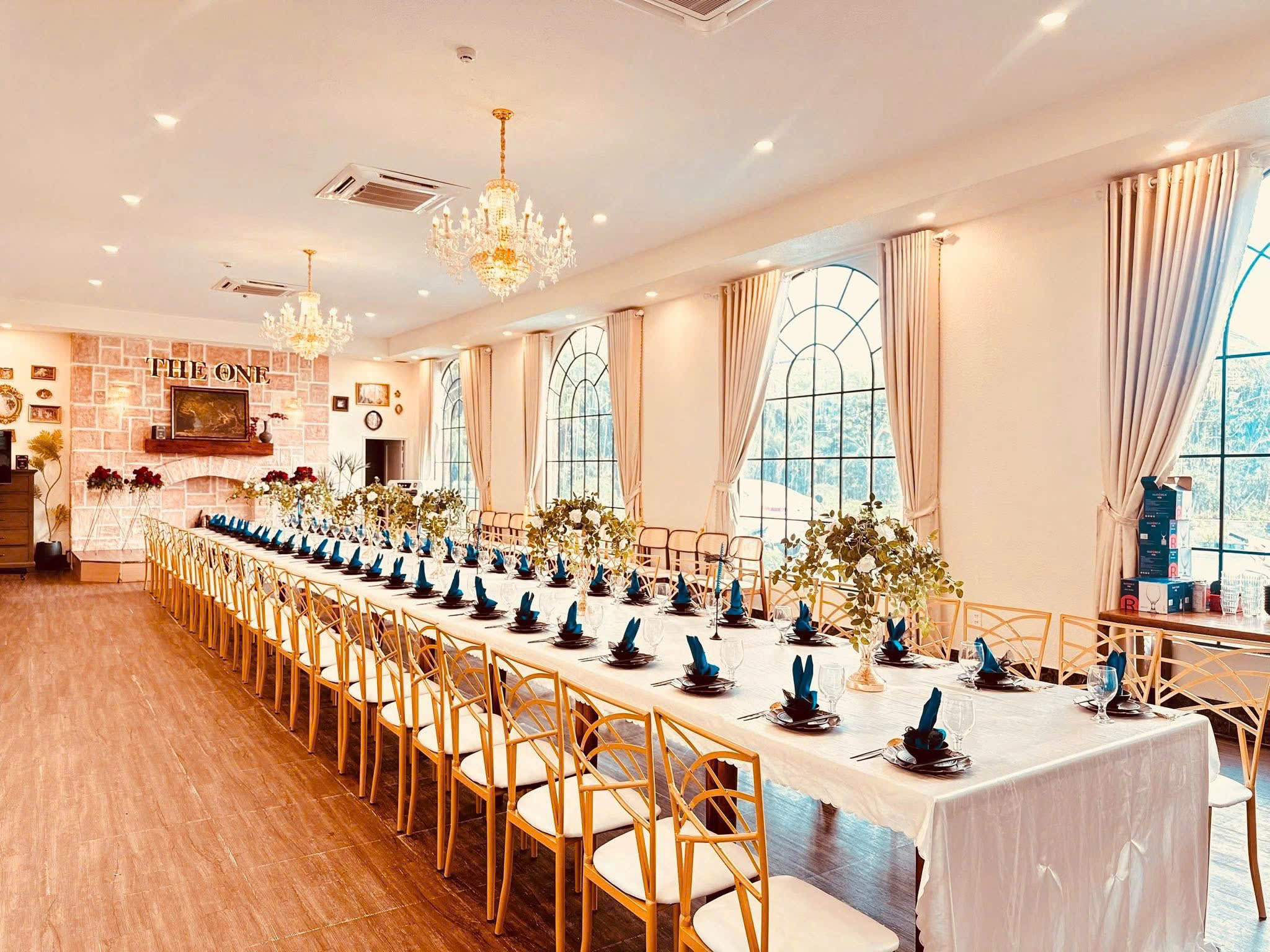 Dự Án The One Restaurant Cà Mau: Cung Cấp 400 Ghế Chameleon Và 50 Bàn Tròn 1m4 | Xcom.vn Dự án cung cấp ghế Chameleon Cà Mau góc chụp 12