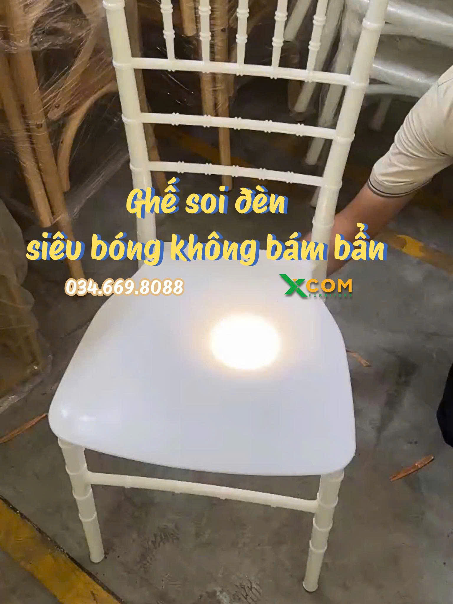 Ghế Chiavari (Tiffany) Nhựa - Cao Cấp | Xcom.vn Ghế được làm từ nhựa nguyên sinh, vì vậy khi sử dụng đèn Flash có thể dễ dàng soi xuyên sáng qua ghế