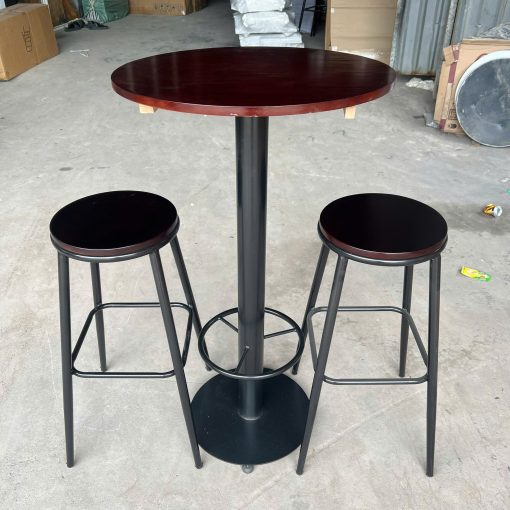 Chi tiết mặt bàn gỗ cao su sơn PU của bàn cocktail
