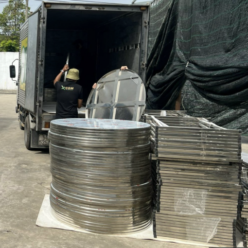 Bàn tròn inox và chân rời chuẩn bị giao hàng