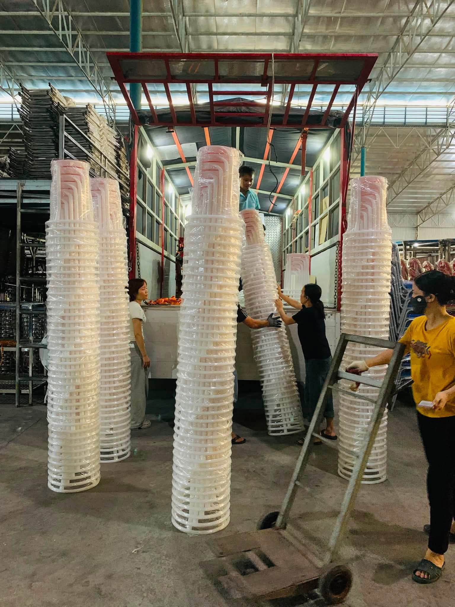 Ghế Đôn Nhựa Đúc | Xcom.vn Ghế đôn nhựa đúc đóng hàng số lượng lớn