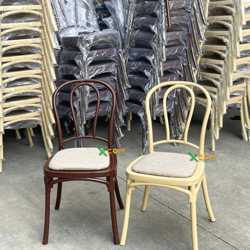 Ghế Thonet nhựa màu kem và nâu