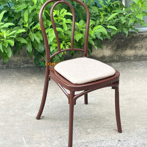 Ghế Thonet nhựa màu nâu có nệm
