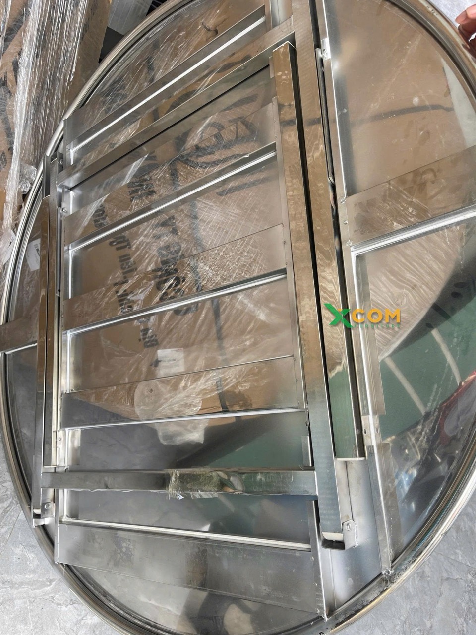 Bàn Tròn Inox Chân Liền Gấp Siêu Gọn | Xcom.vn Khung dưới và chân gấp của bàn tròn inox D120