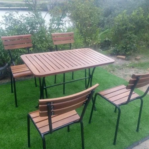 Bàn Fansipan Patio 03 | Xcom.vn Bàn Fansipan Patio 03 – Góc nhìn khác của bàn Patio 03 mặt nan phối với bốn ghế nan gỗ
