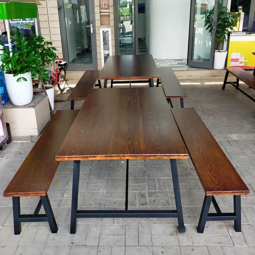 Bộ bàn ghế nhà hàng QN11 khung sắt mặt gỗ – 1 bàn 2 ghế băng | Xcom.vn Bộ QN11 nhìn từ đầu bàn với hai ghế băng song song