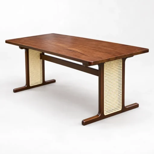 Bàn gỗ Ash chân đan mây trên nền trắng xám