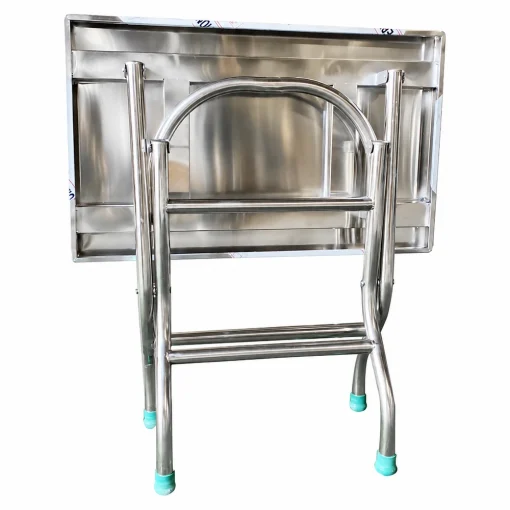 Bàn inox chữ nhật chân cao CN01 nhìn chéo từ phía trước, thấy mặt bàn và khung chân
