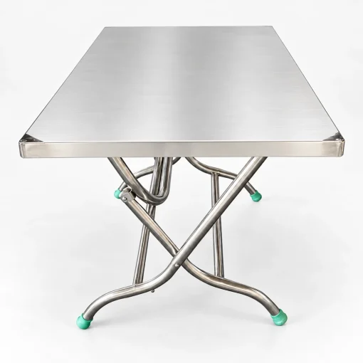 Bàn inox chữ nhật 600 x 1000 mm chân cao CN03, góc nhìn ba phần tư trên nền studio sáng