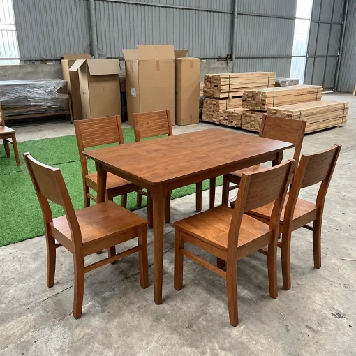 Bàn Cherry QN25 và ghế tựa nan ngang nhìn từ góc nghiêng