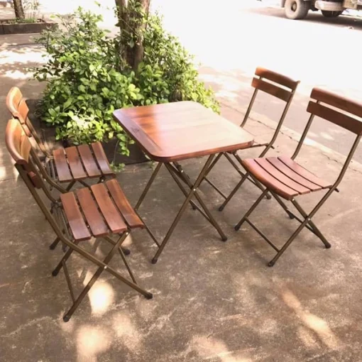Bộ bàn ghế Fansipan Patio mini – 1 bàn 4 ghế | Xcom.vn Bộ bàn ghế Fansipan Patio mini – 1 bàn 4 ghế – Một bàn thấp phối cùng bốn ghế Patio mini nan gỗ ở khu vực ngoài trời