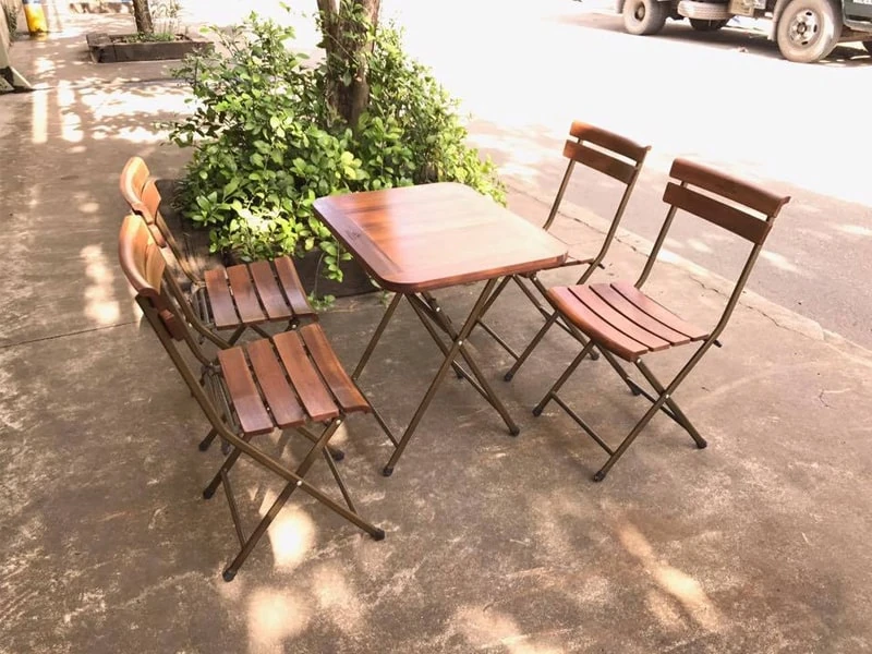 Bộ bàn ghế Fansipan Patio mini – 1 bàn 4 ghế | Xcom.vn Bộ bàn ghế Fansipan Patio mini – 1 bàn 4 ghế – Một bàn thấp phối cùng bốn ghế Patio mini nan gỗ ở khu vực ngoài trời