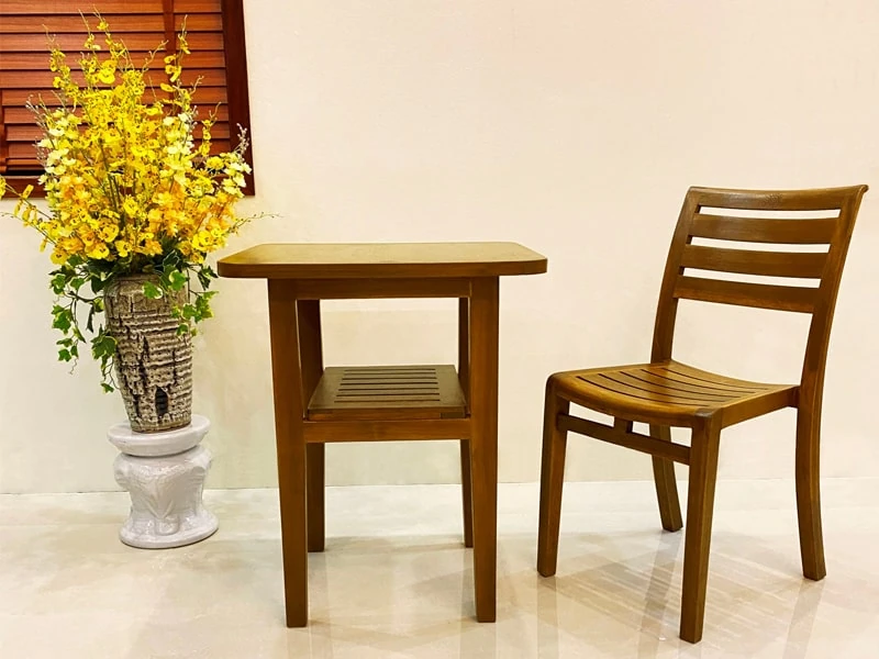 Bộ bàn ghế Fansipan Valley (1 bàn 2 ghế) | Xcom.vn Bộ bàn ghế Fansipan Valley (1 bàn 2 ghế) – Ghế Valley không tay và bàn gỗ vuông có tầng dưới trong phòng