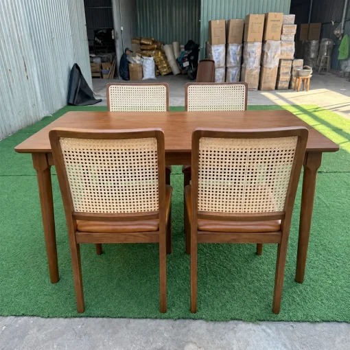 Mặt sau ghế Mila QN04 với tựa dạng đan sáng màu