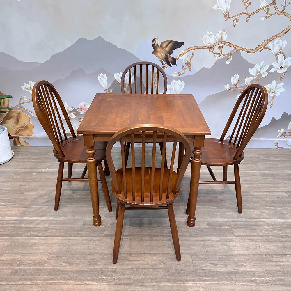 Bộ bàn ghế nhà hàng Windsor QN02 gỗ cao su | Xcom.vn Bàn vuông Windsor QN02 đặt giữa bốn ghế đơn gỗ màu nâu