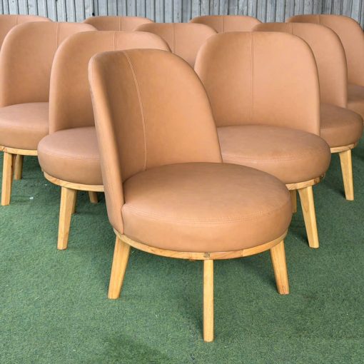 Sofa Velvet khung gỗ bọc simili màu nâu | Xcom.vn Bộ Sofa Velvet khung gỗ bọc simili trong ảnh thực tế