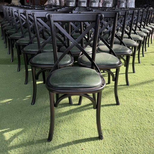 Dãy Ghế Bistro X khung gỗ đen nệm simili xanh tại khu trưng bày