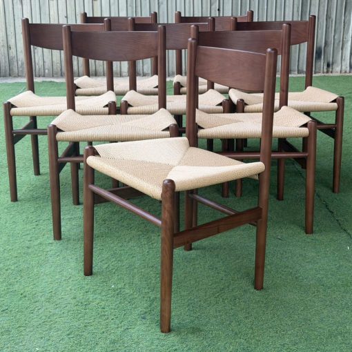 Dãy ghế CH-36 gỗ Ash mặt đan cói nhìn từ góc trước