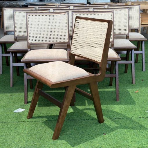 Ghế Charly gỗ Ash tựa đan mây nhựa bọc vải bố | Xcom.vn Ghế Charly gỗ Ash nhìn nghiêng, thấy khung và mặt ngồi bọc vải bố