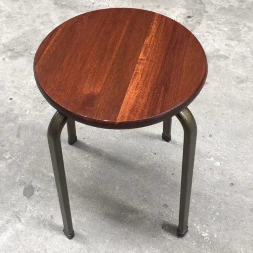 Ghế Fansipan đôn mini – Góc nhìn cận mặt gỗ tròn và chân ghế đôn
