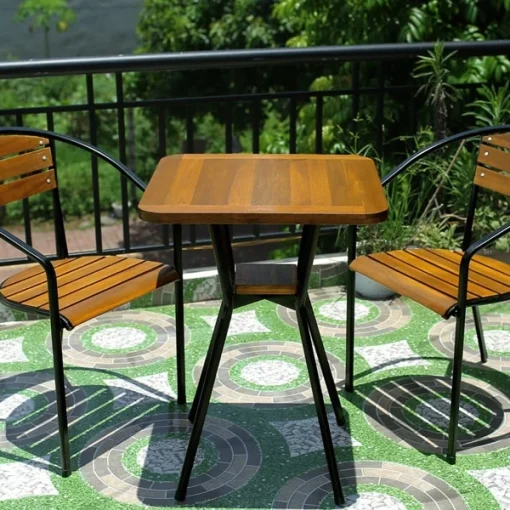 Ghế Fansipan Moon 02 – Ghế Moon 02 có tay và nan gỗ phối với bàn vuông cạnh lan can