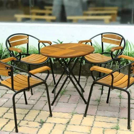 Ghế Fansipan Moon mini 01 – Bàn tròn chân xếp phối cùng bốn ghế Moon mini 01; ảnh minh họa cách bố trí nhiều ghế