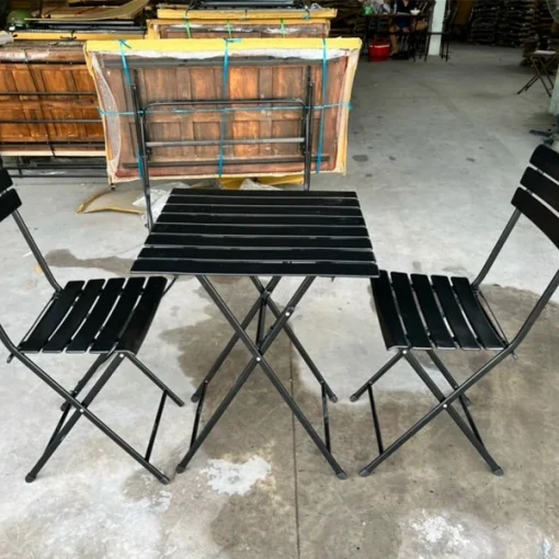 Ghế Fansipan Patio sắt mini | Xcom.vn Ghế Fansipan Patio sắt mini – Ghế Patio sắt mini và bàn nan sắt màu đen trong phối cảnh