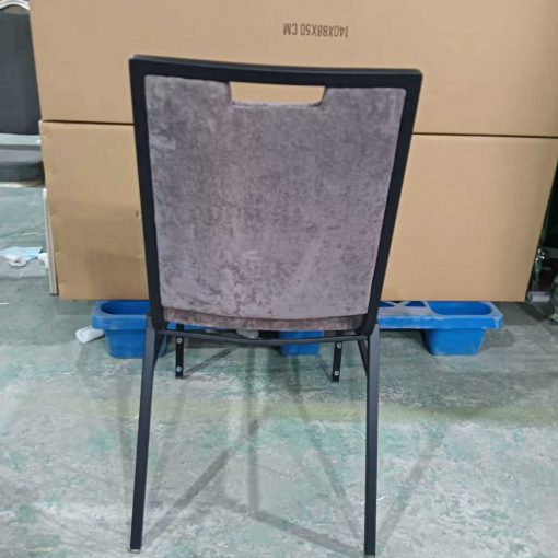 Mặt sau ghế hội nghị nệm vải nhung xám khung đen