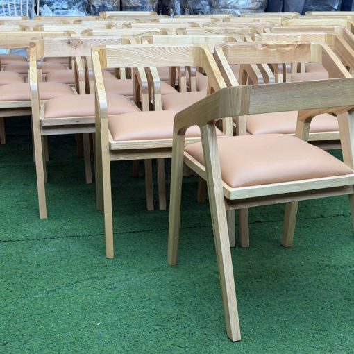 Ghế Katakana gỗ Ash sơn PU màu tự nhiên nệm simili | Xcom.vn Ghế Katakana gỗ Ash sơn PU màu tự nhiên và nệm simili be nhìn góc nghiêng