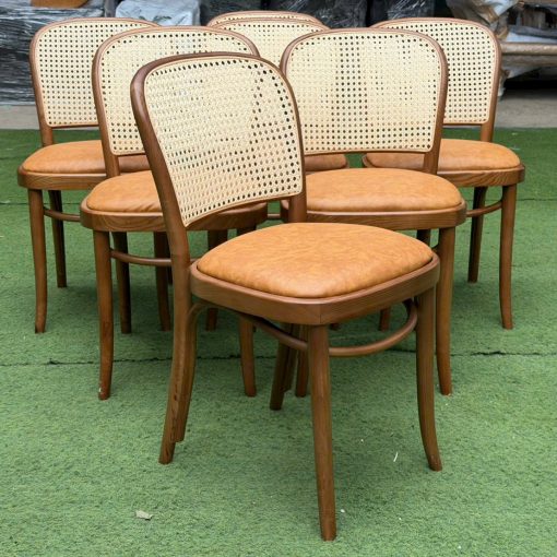 Ghế Thonet 811 gỗ Ash tựa mây nệm simili | Xcom.vn Khung gỗ Ash sơn PU của Ghế Thonet 811 nhìn góc nghiêng