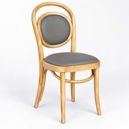 Ghế Thonet bọc simili tựa oval trên nền trắng xám