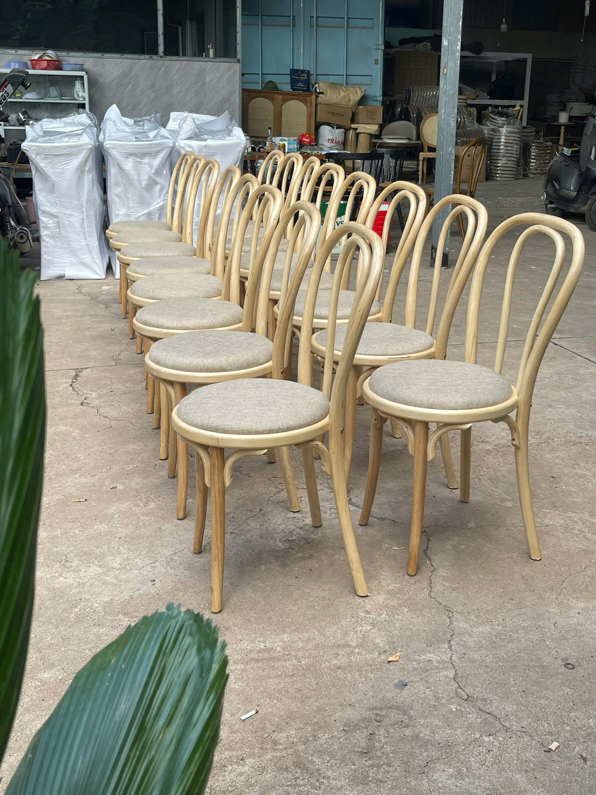 Ghế Thonet gỗ gia tiên mặt nệm vải bố | Xcom.vn Mặt ngồi nệm vải bố của Ghế Thonet gỗ gia tiên